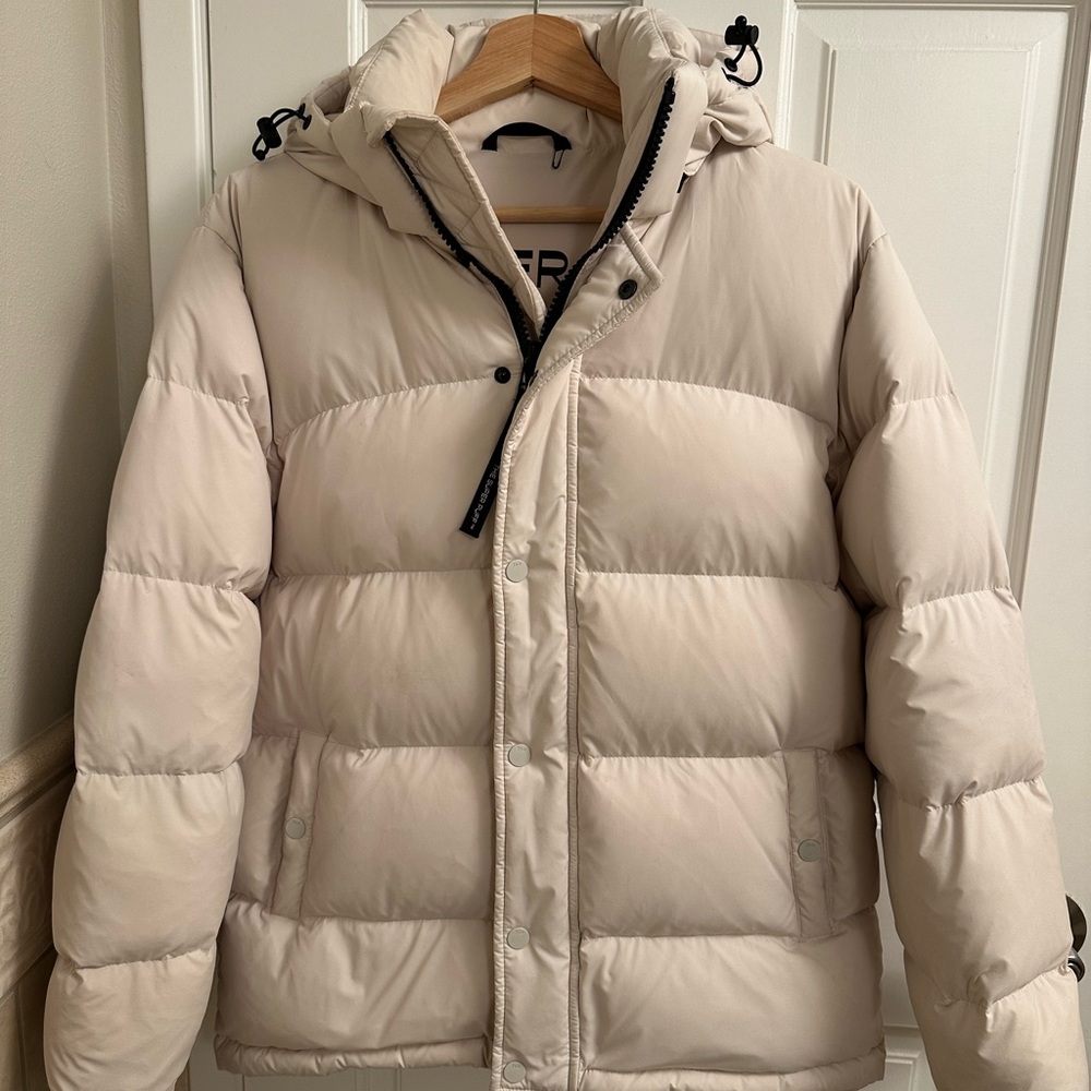 Aritzia Women's Cream Puffer Jacket